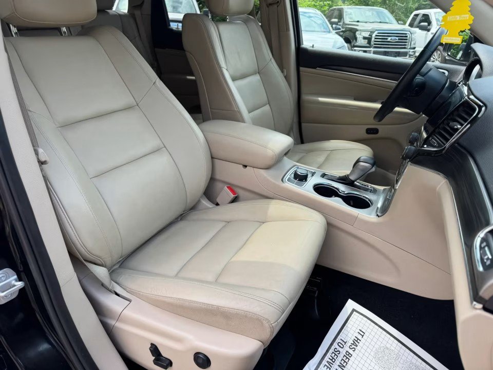 Used 2019 Jeep Grand Cherokee Limited AWD/4WD image 18