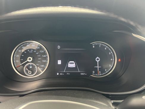 Used 2025 Genesis G70 2.5T image 7