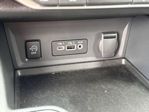 Used 2025 Nissan Sentra SV w/ All-Weather Package FWD image 8