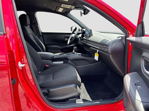 Certified 2025 Honda HR-V Sport image 30