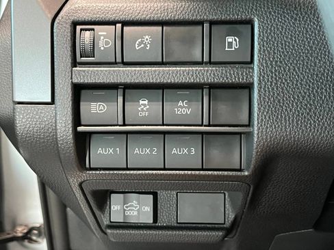 Used 2025 Toyota Tacoma TRD Sport AWD/4WD image 32