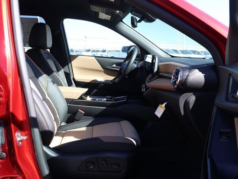 New 2026 Chevrolet Equinox ACTIV w/ Convenience Package III FWD image 43
