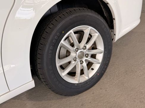 Used 2018 Dodge Grand Caravan SXT FWD image 9