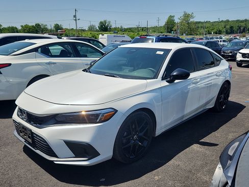 Used 2023 Honda Civic Sport image 2