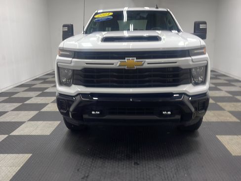 Used 2024 Chevrolet Silverado 2500 Custom w/ Custom Value Package AWD/4WD image 23