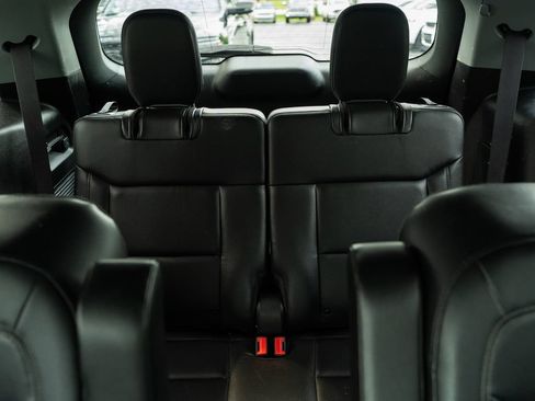 Used 2020 Ford Explorer XLT w/ Equipment Group 202A AWD/4WD image 32