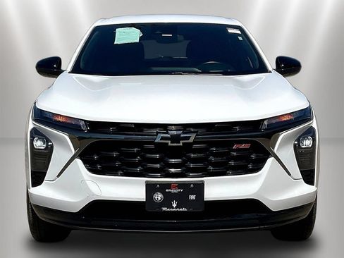 Used 2024 Chevrolet Trax RS w/ Driver Confidence Package FWD image 2