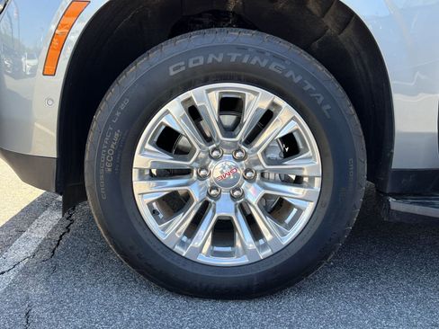 Used 2025 GMC Yukon XL Denali AWD/4WD image 11
