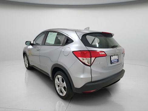 Used 2021 Honda HR-V LX image 6