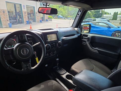Used 2015 Jeep Wrangler Unlimited Sport w/ Quick Order Package 24S AWD/4WD image 17