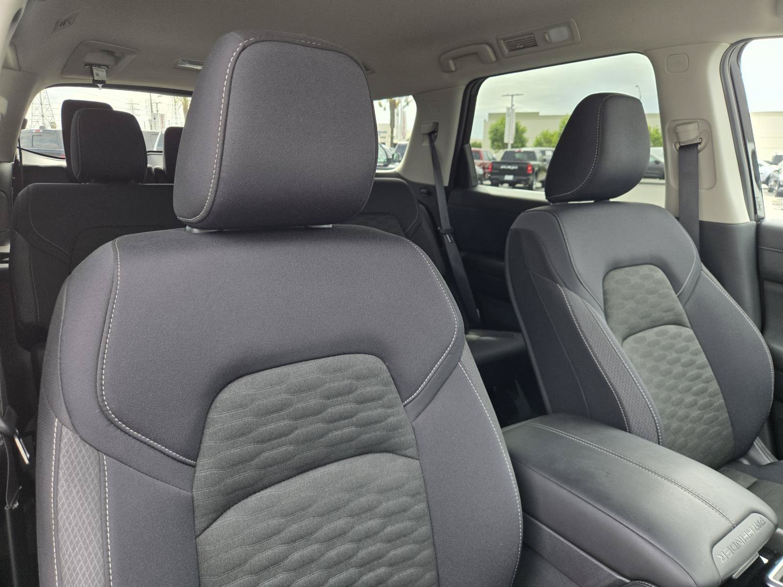 Used 2026 Nissan Pathfinder SV FWD image 33