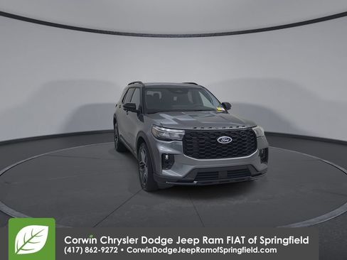 Used 2025 Ford Explorer ST-Line w/ ST-Line Street Pack AWD/4WD image 4