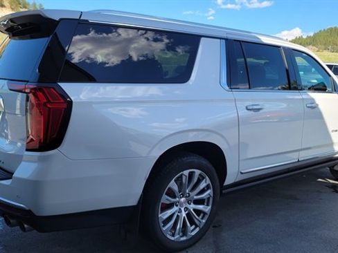 Used 2022 GMC Yukon XL Denali AWD/4WD image 6