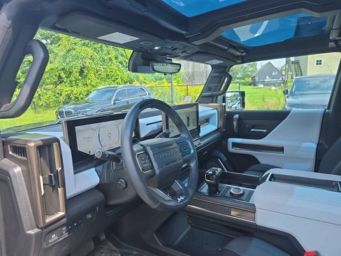Used 2024 GMC Hummer EV 3X AWD/4WD image 10