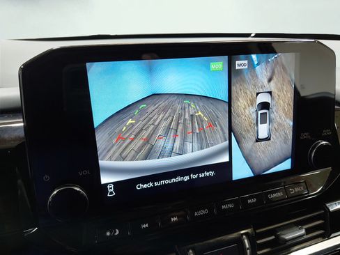 Used 2025 Nissan Pathfinder SL AWD/4WD image 44