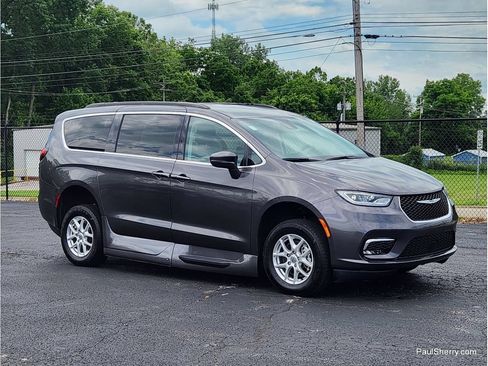 Used 2022 Chrysler Pacifica Touring-L FWD image 21
