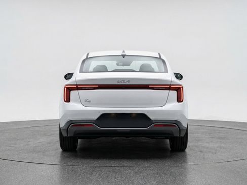 Used 2025 Kia K4 LXS image 7