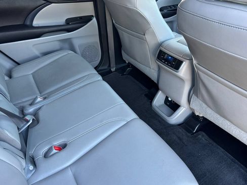 Used 2016 Toyota Highlander XLE FWD image 19