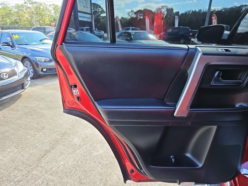 Used 2016 Toyota 4Runner Limited image 10