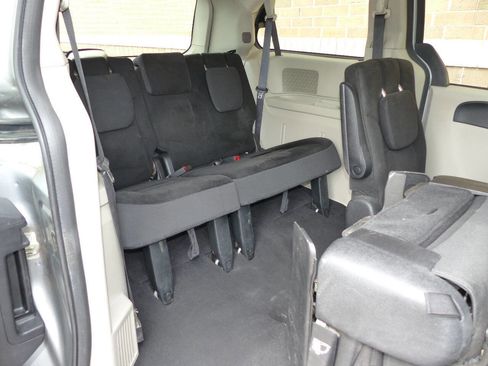 Used 2019 Dodge Grand Caravan SE w/ UConnect Hands-Free Group FWD image 33
