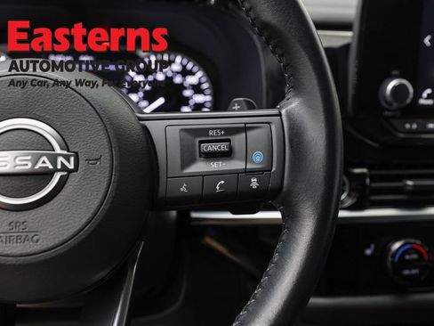 Used 2024 Nissan Pathfinder SV AWD/4WD image 16
