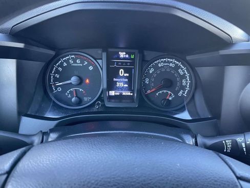 Used 2022 Toyota Tacoma SR image 31