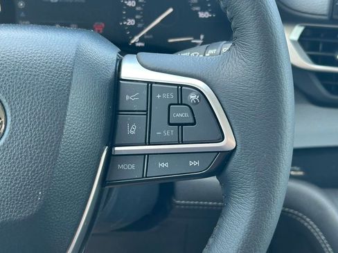 Used 2026 Toyota Sienna XLE FWD image 41