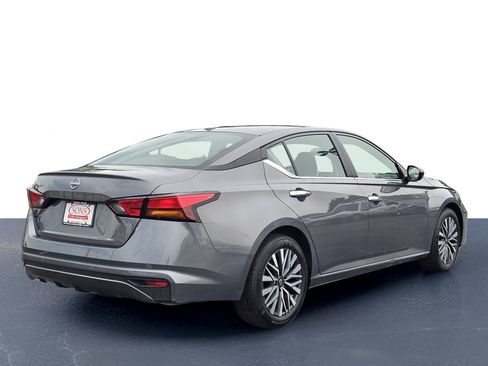 Used 2025 Nissan Altima 2.5 SV FWD image 7