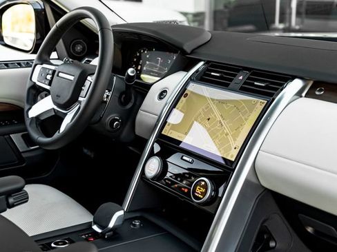 Certified 2025 Land Rover Discovery Dynamic SE AWD/4WD image 35