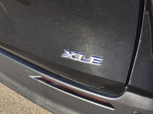 Used 2025 Toyota Sienna XLE image 8