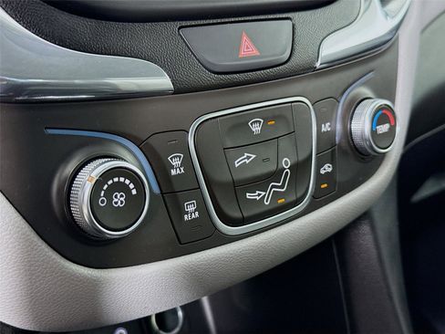 Used 2019 Chevrolet Equinox LS image 16