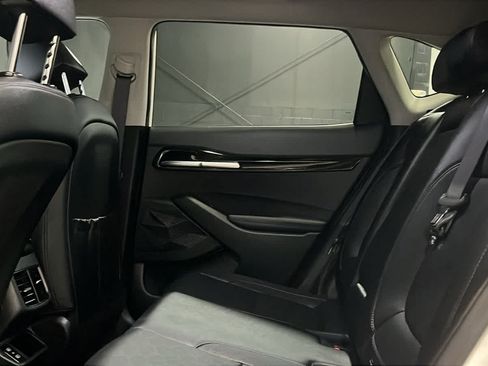 Used 2024 Kia Seltos EX FWD image 25