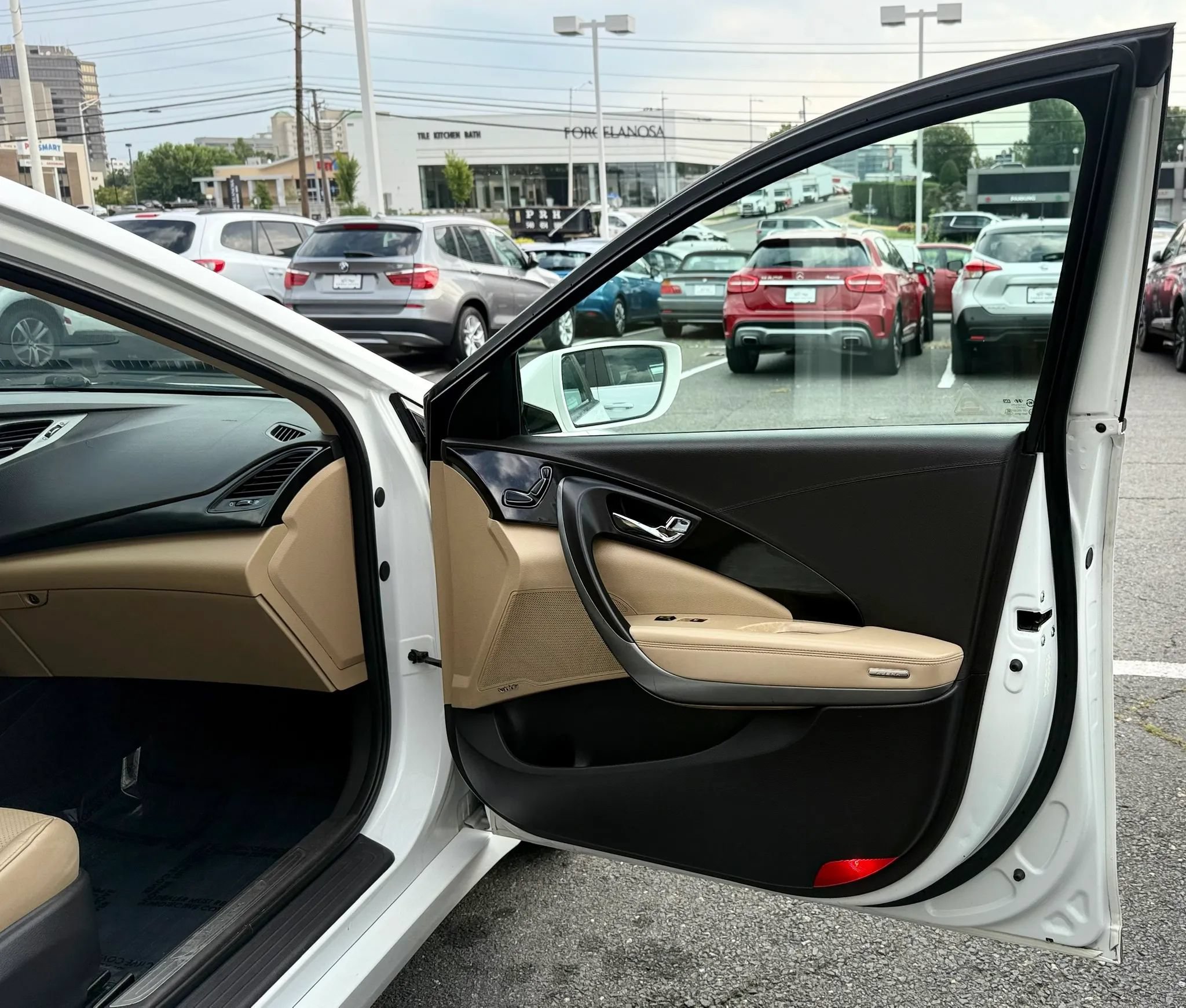 Used 2013 Hyundai Azera w/ Technology Pkg FWD image 37