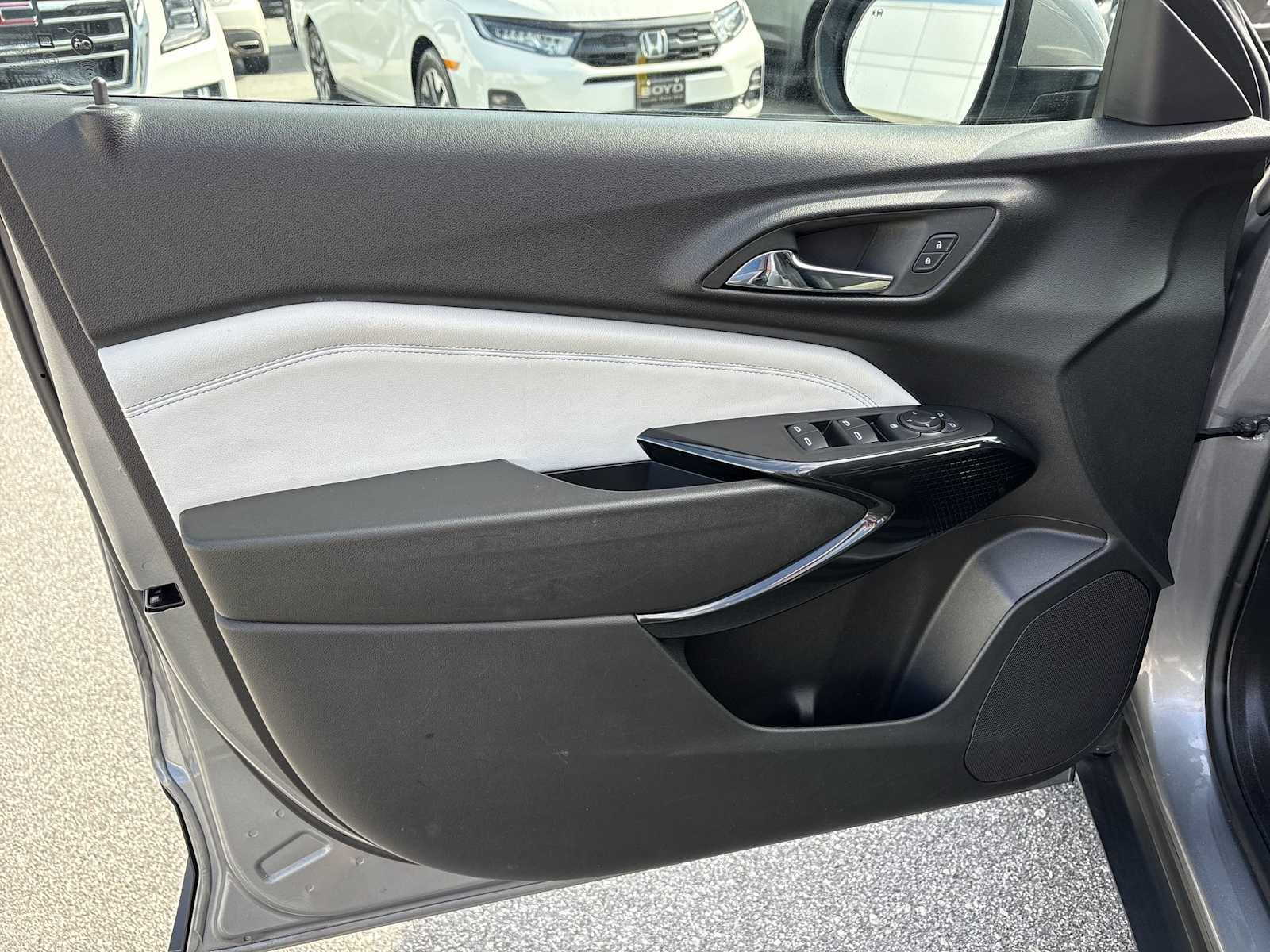 Used 2024 Chevrolet Trax LT w/ Driver Confidence Package FWD image 21