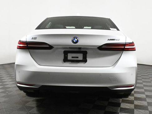 Used 2025 BMW i5 xDrive40 w/ Premium Package image 6
