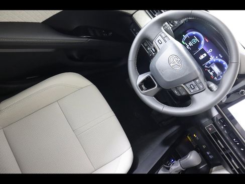 Used 2026 Toyota Camry XLE image 18