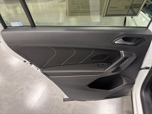 Used 2023 Volkswagen Tiguan SE image 15