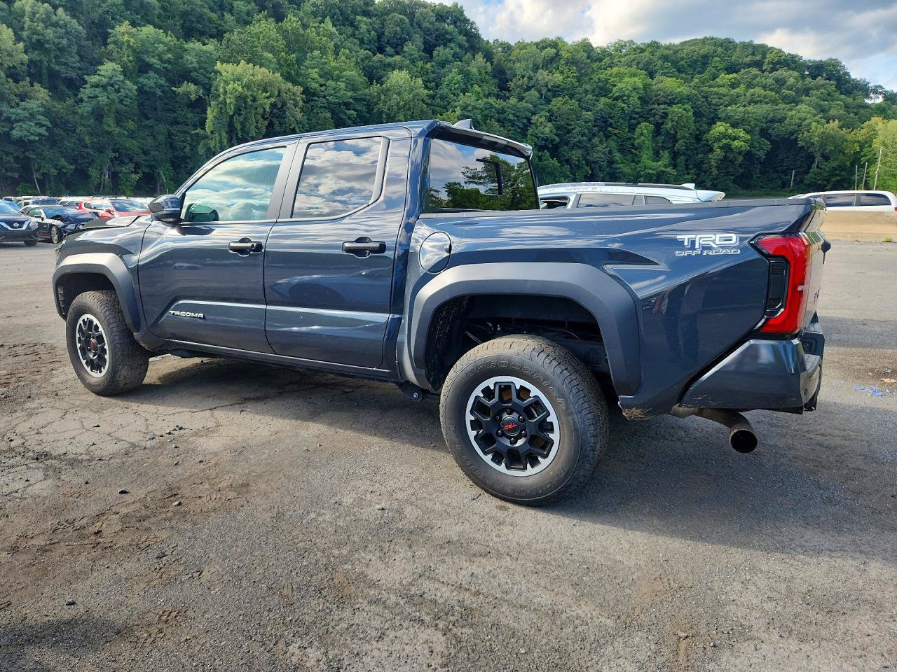 Used 2024 Toyota Tacoma TRD Off-Road w/ TRD Off Road Upgrade Package AWD/4WD image 4
