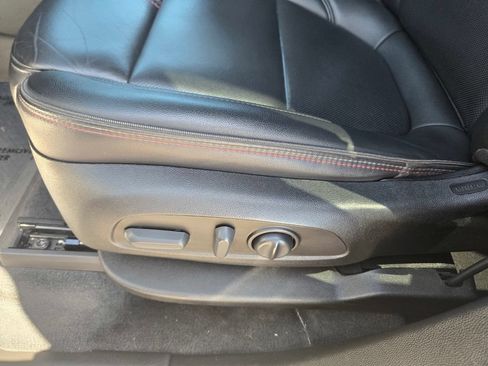 Used 2022 Chevrolet Traverse RS FWD image 13