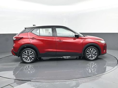Used 2023 Nissan Kicks SV FWD image 4