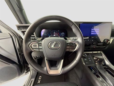 Used 2024 Lexus GX 550 w/ Accessory Package (31) AWD/4WD image 11