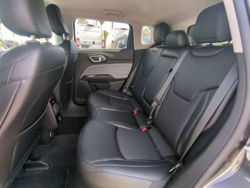 Used 2022 Jeep Compass Latitude FWD image 15