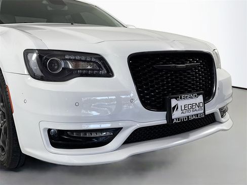 Used 2023 Chrysler 300 Touring L image 3