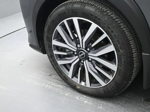 Used 2024 Nissan Kicks SV FWD image 17