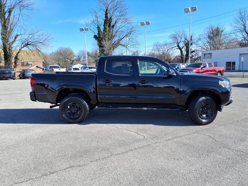 Used 2023 Toyota Tacoma SR image 3