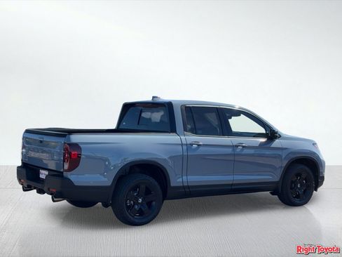 Used 2025 Honda Ridgeline Black Edition image 4