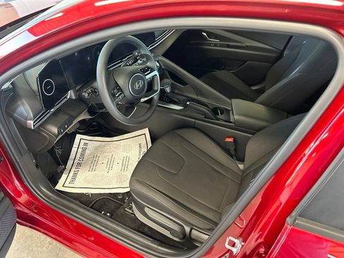 Used 2024 Hyundai Elantra SEL FWD image 3