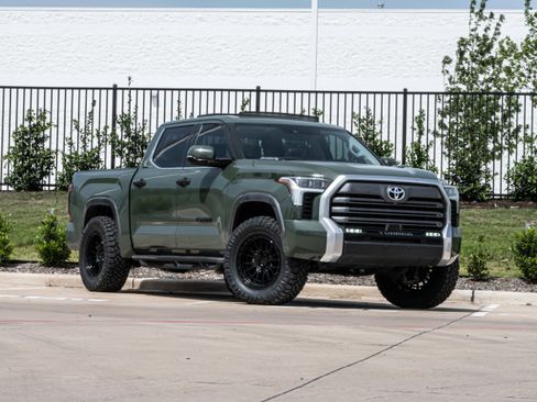 Used 2023 Toyota Tundra Limited AWD/4WD image 2