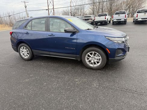 Used 2022 Chevrolet Equinox LS AWD/4WD image 11