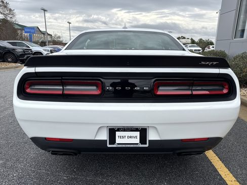 Used 2015 Dodge Challenger SRT Hellcat image 14